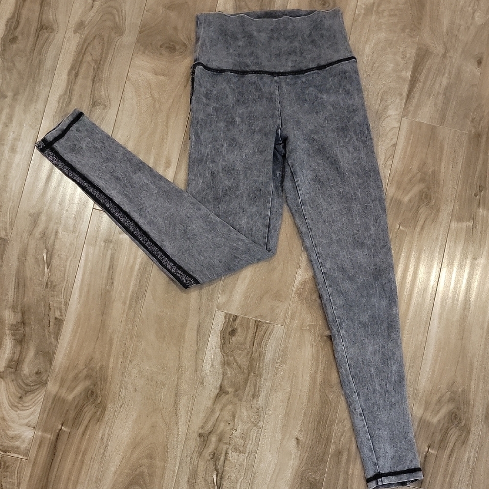 ❄️3/$30 Aerie Gray Leggings with Distressed Detailing